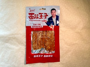 Серебристый полосатик: Мучные полоски КРАСНЫЕ со вкусом пряной говядины 76 гр